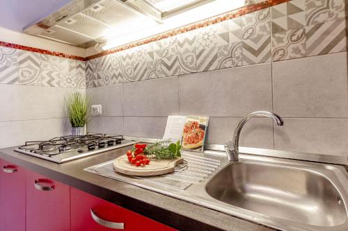 Kuchyň nebo kuchyňský kout v ubytování Santa Chiara Apartment - Self Check-in H24 - Wi-Fi veloce - Vicino al centro