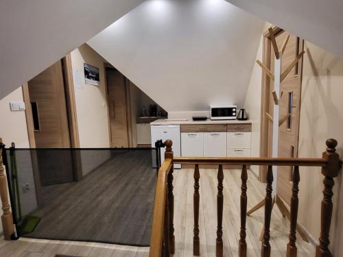 a staircase leading up to a kitchen in a house at Domki i Pokoje u Ilony in Krościenko