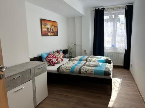 a small bedroom with a bed and a window at Mỹ Apartments - Karlovy Vary centrum in Karlovy Vary