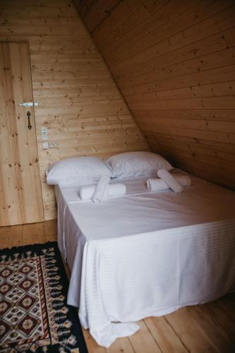 Cama o camas de una habitación en Thoma's hut-თომას ქოხი