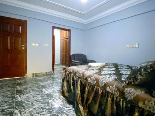 Ένα ή περισσότερα κρεβάτια σε δωμάτιο στο 5 Star Furnished Apartments