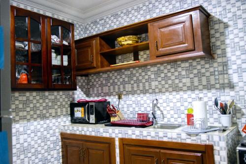 Η κουζίνα ή μικρή κουζίνα στο 5 Star Furnished Apartments