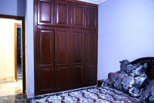 Ένα ή περισσότερα κρεβάτια σε δωμάτιο στο 5 Star Furnished Apartments