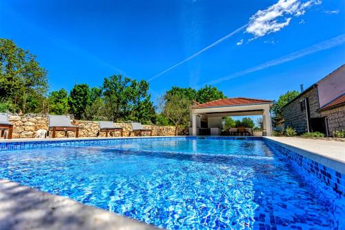 Charming stone house with private pool & jacuzzi - Holiday Home Vera