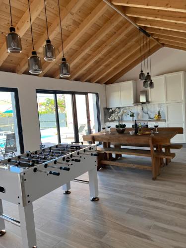 Boutique Apartment in villa with pool 2