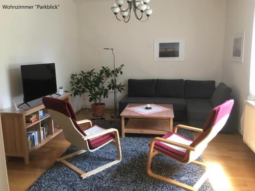 a living room with two chairs and a couch at Ferienwohnung Kastanienblick oder Parkblick, oder unser Radlerzimmer! in Ziethen