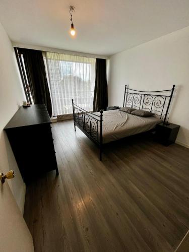 Postel nebo postele na pokoji v ubytování Big apartment with Parking in Antwerp