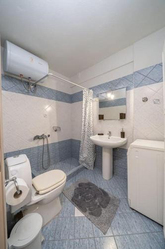 a bathroom with a toilet and a sink at Eden in Sami