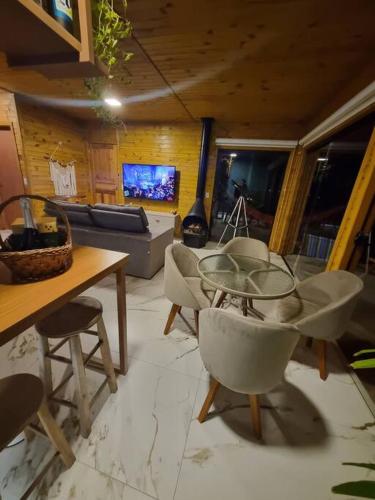 Televisyen dan/atau pusat hiburan di Refúgio da Montanha