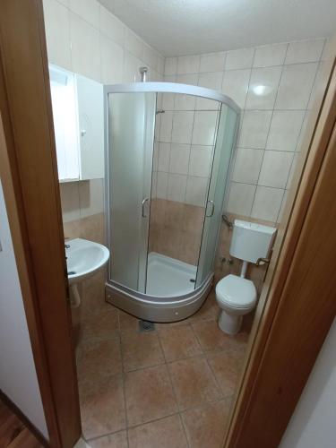 a bathroom with a shower and a toilet at Guest House Robi in Međugorje