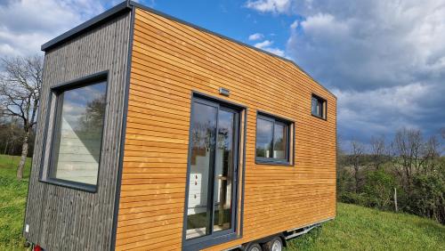 a tiny house on a trailer in a field at La Tiny House de Clem in Figeac