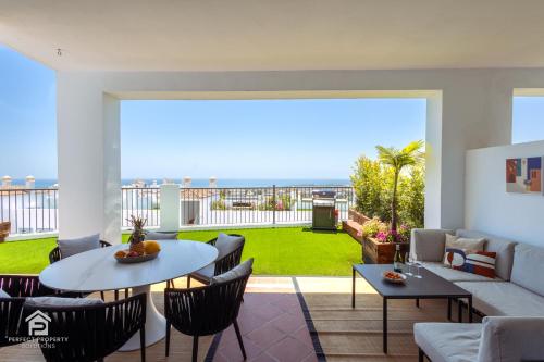 Paraiso TOP - best sea-views, 3 bedrooms, 7 pools