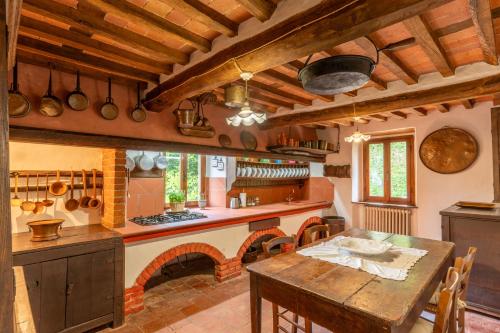 Nápoje v ubytování Villa Buriconti - Peaceful Countryside Retreat