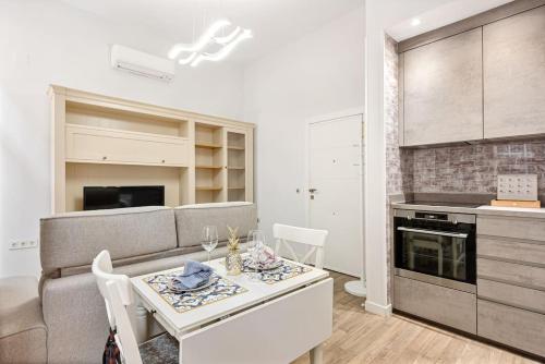 Azucena 4 by Pineapple Homes