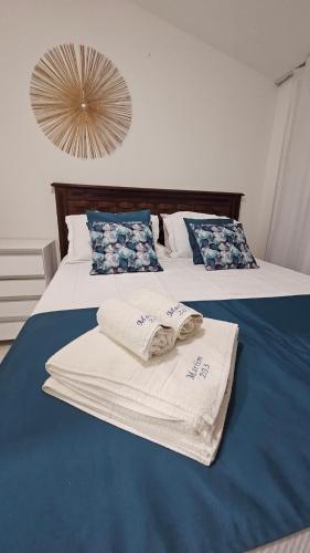 Postel nebo postele na pokoji v ubytování Nanai Residence Flat Marlin