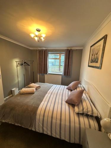 a bedroom with a large bed with pillows on it at Central home Kidlington in Kidlington