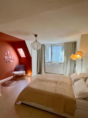 a bedroom with a large bed and a window at Goldlöckchen, 80 qm 2-Room Apartment im Herzen der Detmolder Innenstadt in Detmold