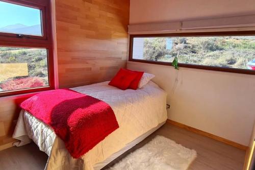 Giường trong phòng chung tại Maravillosa casa con vista panorámica en exclusivo condominio Ocho Quebradas