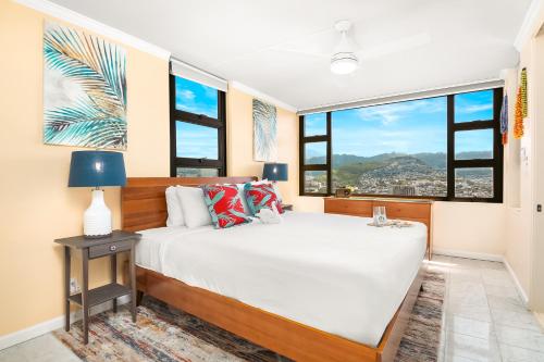 a bedroom with a large bed and a window at Panoramic Mountain View Near Waikiki Beach with Parking in Honolulu
