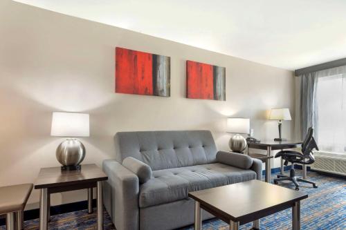 Χώρος καθιστικού στο Best Western Plus Fairfield Hotel