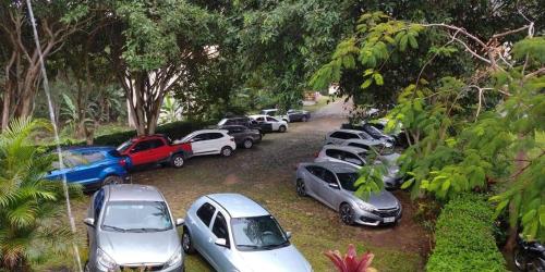 a group of cars parked in a parking lot at Complexo Turístico Gruta da Serra in Guaramiranga