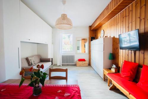 A television and/or entertainment centre at Gloria Holiday Home Bormio