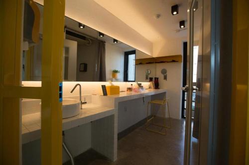 Kuchyň nebo kuchyňský kout v ubytování Baguni Hostel