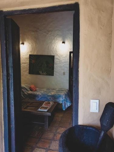 a small bedroom with a bed and a table at Encantadora Villa Aquarine in Buena Vista