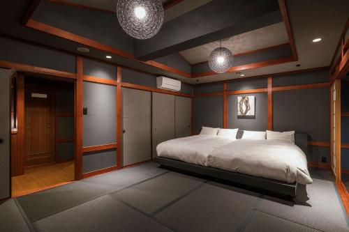 a bedroom with a large bed in a room at Shinzan Kinosaki in Toyooka