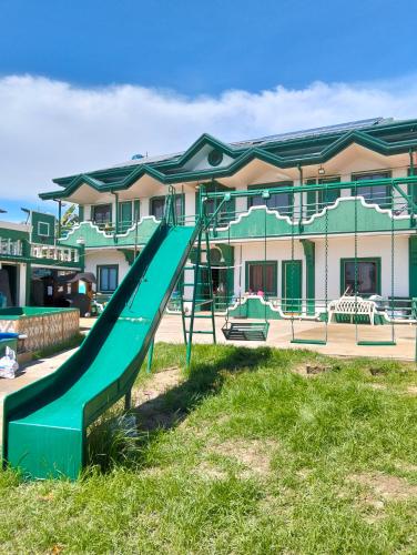 Ο χώρος παιχνιδιού για παιδιά στο Moonlight Seaside Apartments Liloan Cebu