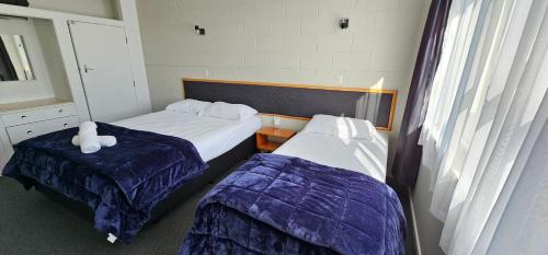 Postel nebo postele na pokoji v ubytování Endeavour Lodge Motel