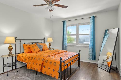 Ένα ή περισσότερα κρεβάτια σε δωμάτιο στο Cozy 3BR, Near NYC, Cruise Port,Statue of Liberty, Free Driveway Parking