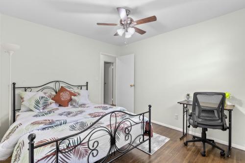 Ένα ή περισσότερα κρεβάτια σε δωμάτιο στο Cozy 3BR, Near NYC, Cruise Port,Statue of Liberty, Free Driveway Parking
