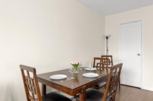 Φωτογραφία από το άλμπουμ του Cozy 3BR, Near NYC, Cruise Port,Statue of Liberty, Free Driveway Parking σε Bayonne