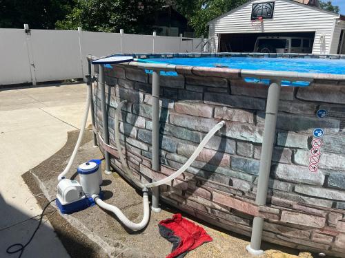 Bazén v ubytování Backyard Rent nebo v jeho okolí