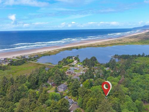 Gallery image of Woods Waves: Luxury Coast Cabin King Beds Pets in Tillamook