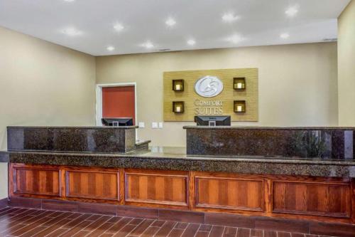 Ο χώρος του λόμπι ή της ρεσεψιόν στο Comfort Suites