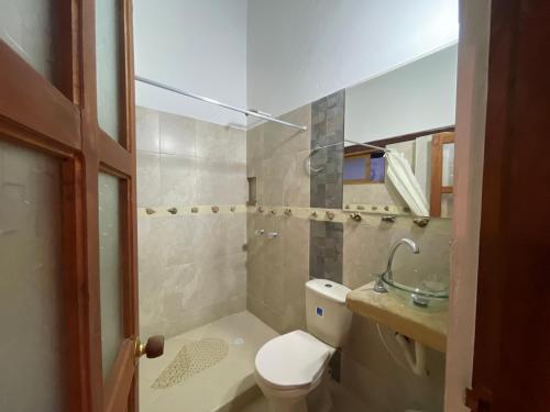 a bathroom with a toilet and a sink at Casa Boyero de Berna Campestre in Villa de Leyva