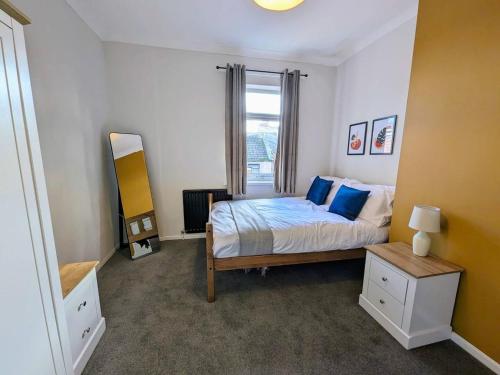 Ένα ή περισσότερα κρεβάτια σε δωμάτιο στο Spacious And Homey 4 Br House