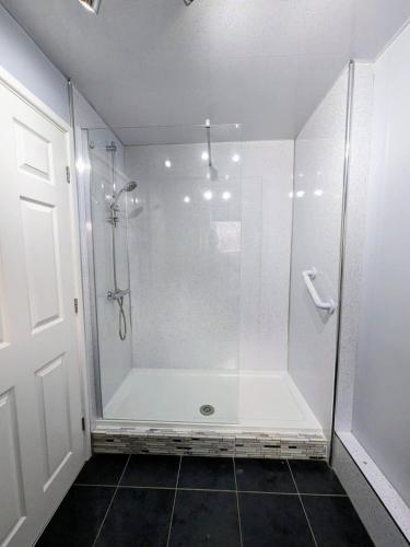 Ένα μπάνιο στο Spacious And Homey 4 Br House