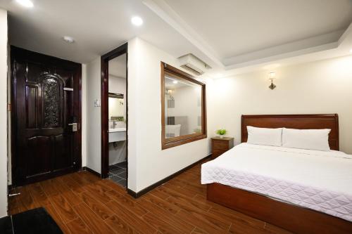 Katil atau katil-katil dalam bilik di Red Sun Airport Saigon Hotel