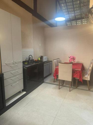 Dapur atau dapur kecil di Suíte 2 Residencial