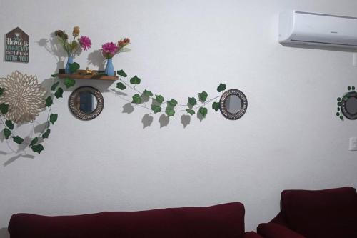 a living room with a wall with a plant on it at Espectacular y Nuevo in Gallinero