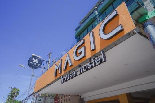 Sijil, anugerah, tanda atau dokumen lain yang dipamerkan di Magic House Hostel