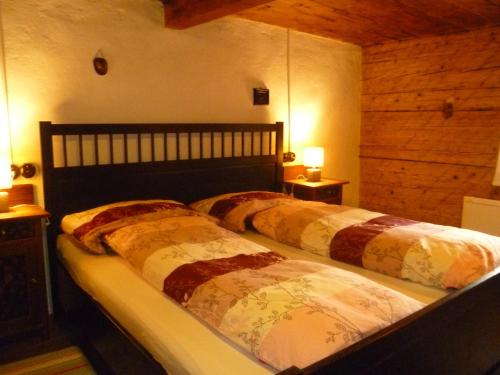 Un pat sau paturi într-o cameră la Schipplbadstube