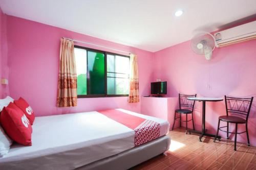 เตียงในห้องที่ OYO 1163 Eden Hostel