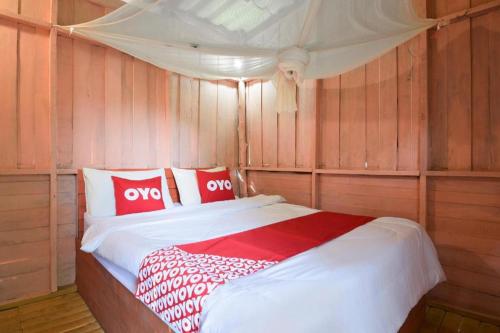 Katil atau katil-katil dalam bilik di OYO 693 Tree House Cottage
