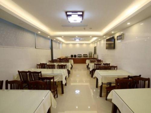 Εστιατόριο ή άλλο μέρος για φαγητό στο GreenTree Inn Suzhou Industrial Zone Yangcheng Lake Weiting Mong Kok Express Hotel