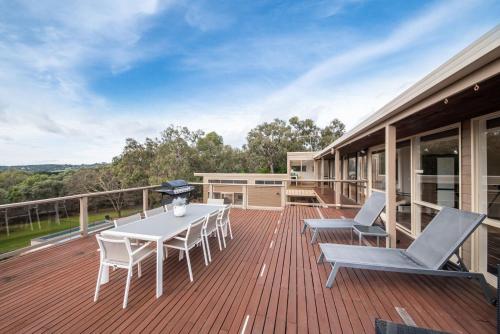 Balcon ou terrasse dans l'établissement Long View - Heated Pool in Red Hill