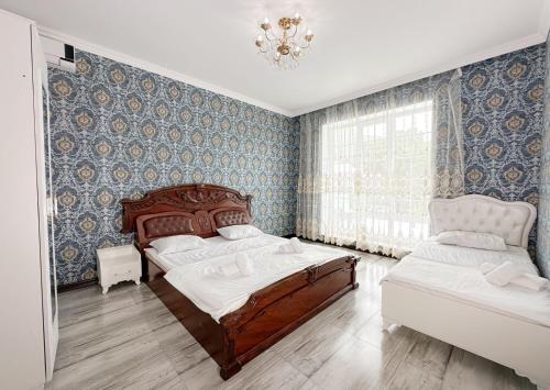 Ένα ή περισσότερα κρεβάτια σε δωμάτιο στο White vip Villa